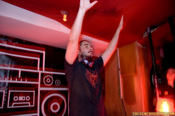 Zane Lowe Home Taping Tour, Simian Mobile Disco, Fez Club