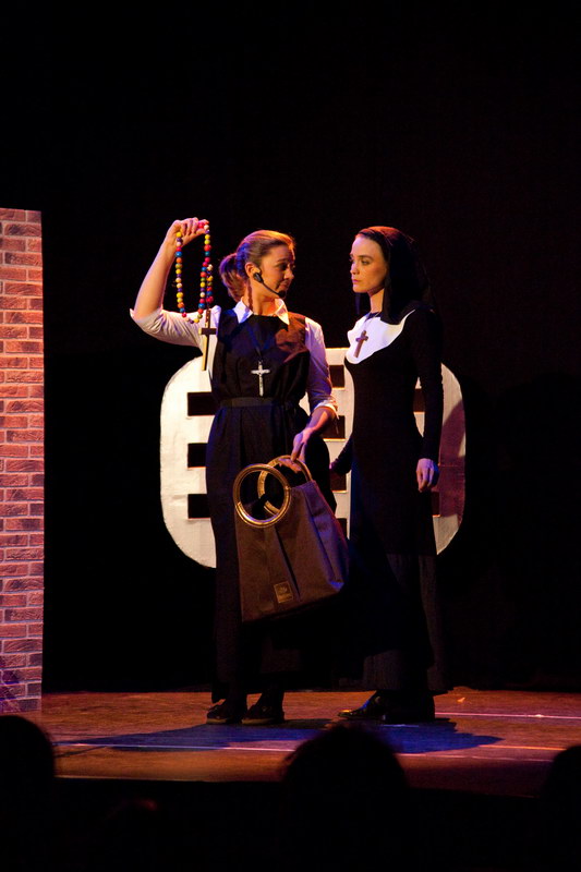[IMG_2629.JPG] Alibi Alleluia - la representation - Theatre de la Reine Blanche