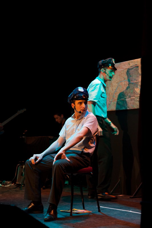 [IMG_2698.JPG] Alibi Alleluia - la representation - Theatre de la Reine Blanche