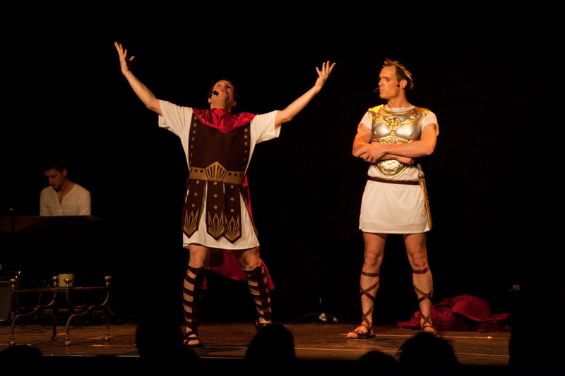 [IMG_2763.JPG] Alibi Alleluia - la representation - Theatre de la Reine Blanche