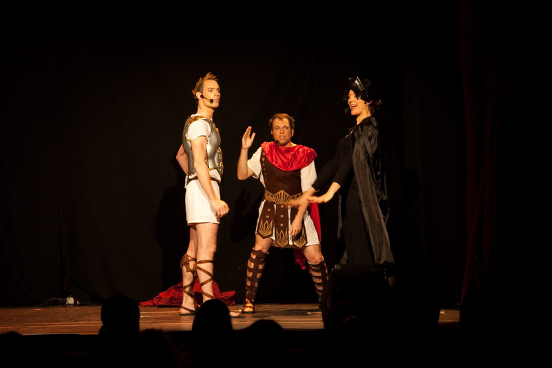 [IMG_2765.JPG] Alibi Alleluia - la representation - Theatre de la Reine Blanche