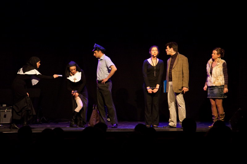 [IMG_2779.JPG] Alibi Alleluia - la representation - Theatre de la Reine Blanche