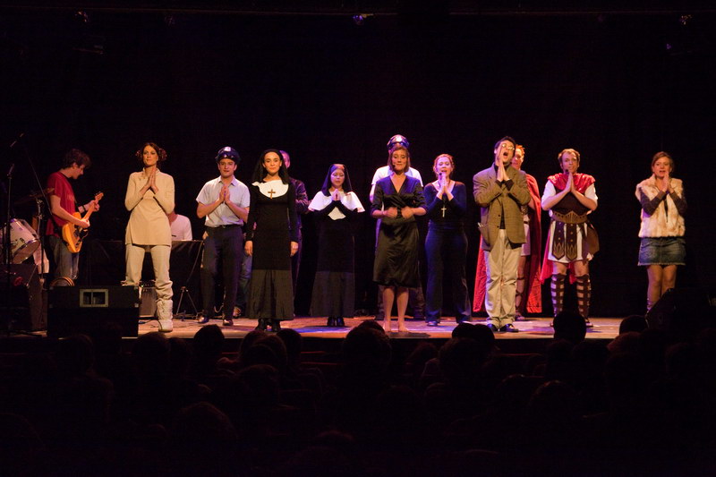 [IMG_2801.JPG] Alibi Alleluia - la representation - Theatre de la Reine Blanche