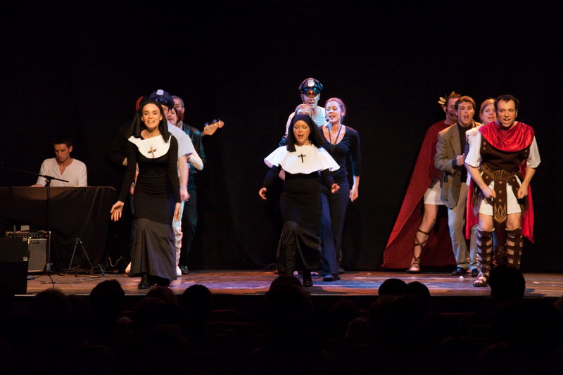[IMG_2805.JPG] Alibi Alleluia - la representation - Theatre de la Reine Blanche
