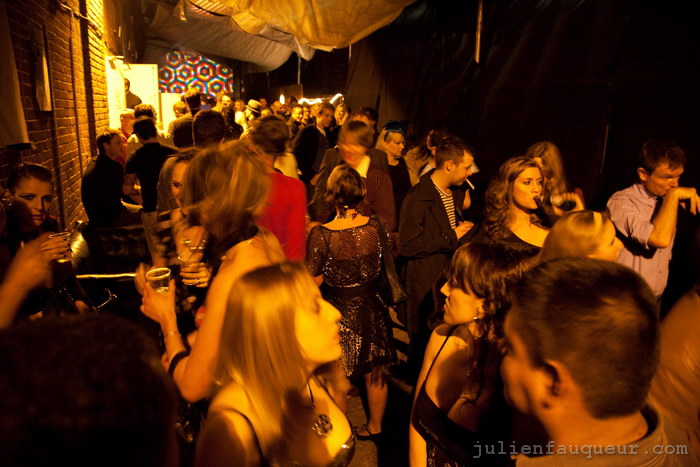 [IMG_6535.JPG] lowlife halloween party 2009 - corsica studios