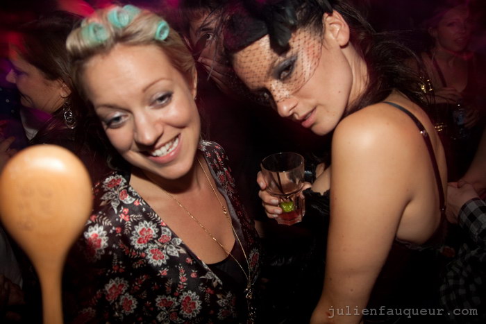 [IMG_6602.JPG] lowlife halloween party 2009 - corsica studios