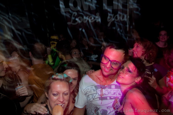 [IMG_6630.JPG] lowlife halloween party 2009 - corsica studios