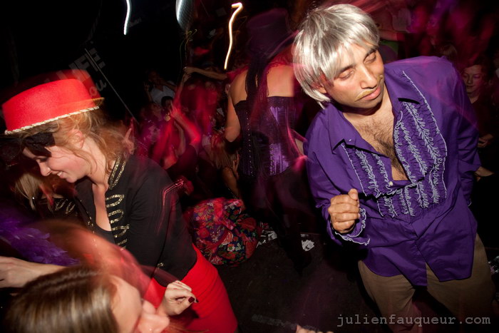 [IMG_6746.JPG] lowlife halloween party 2009 - corsica studios
