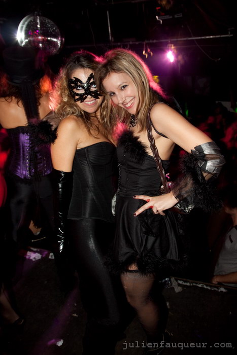 [IMG_6749.JPG] lowlife halloween party 2009 - corsica studios