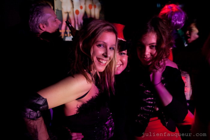 [IMG_6776.JPG] lowlife halloween party 2009 - corsica studios