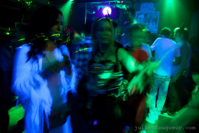 [IMG_6831.JPG] lowlife halloween party 2009 - corsica studios