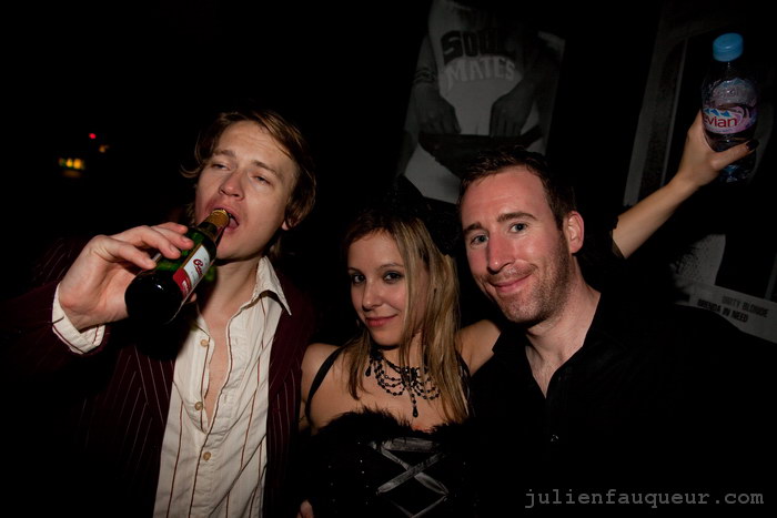[IMG_6954.JPG] lowlife halloween party 2009 - corsica studios