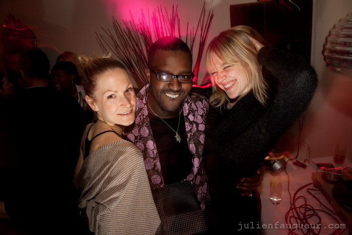[IMG_8137.JPG] electric house - valentine's party